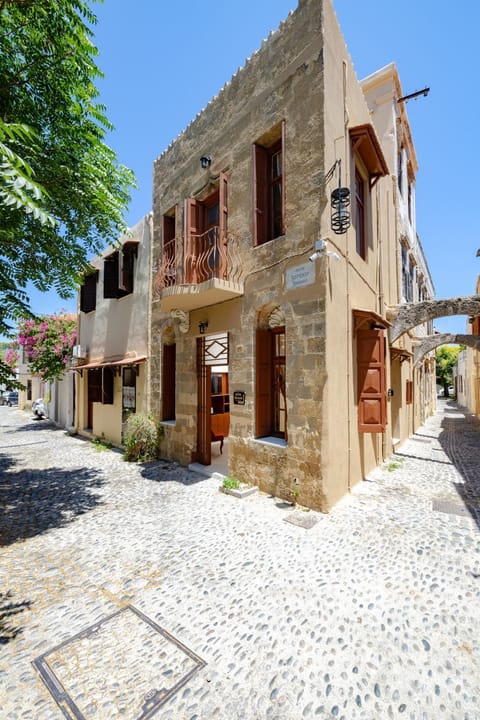 Property building, Day, Neighbourhood, Street view, Location