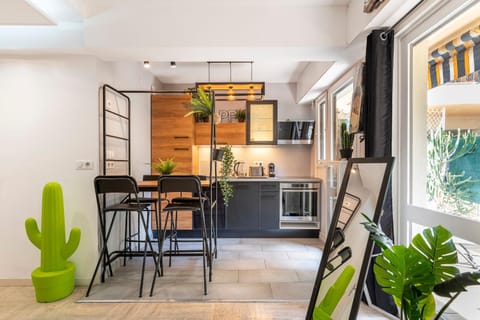 Dining area, oven, kitchen