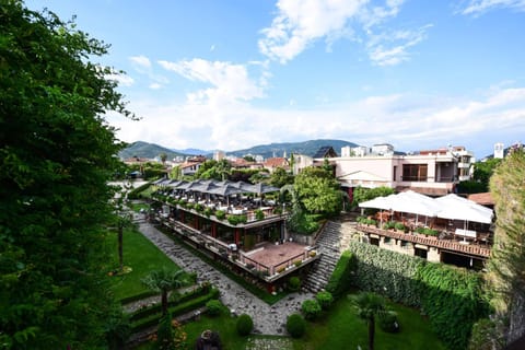 Property building, Facade/entrance, Bird's eye view, Garden view