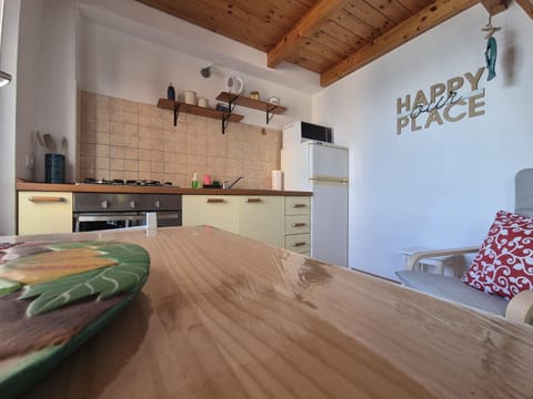 Kitchen or kitchenette, Dining area, pet friendly, stove