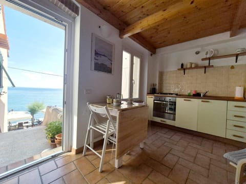 Nearby landmark, Summer, Kitchen or kitchenette, Dining area, Sea view, Sea view, Seasons, stove, kitchen