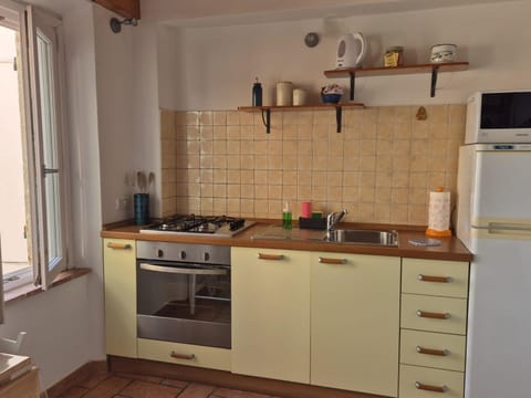 Coffee/tea facilities, Kitchen or kitchenette, dishwasher, oven, pet friendly, stove