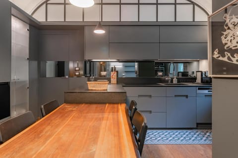 Kitchen or kitchenette, dishwasher, stove