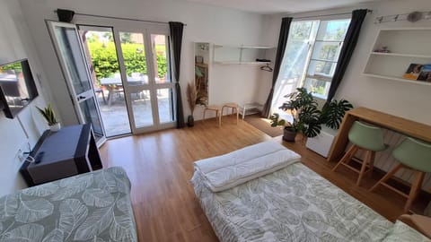 Bed, TV and multimedia, Photo of the whole room, Bedroom, air conditioner