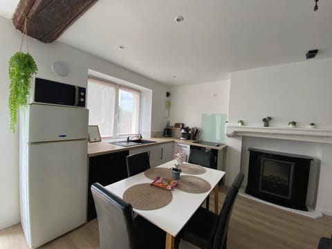 Kitchen or kitchenette, Dining area, dishwasher, oven