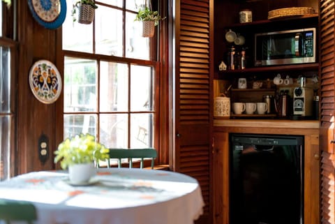 Coffee/tea facilities, microwave