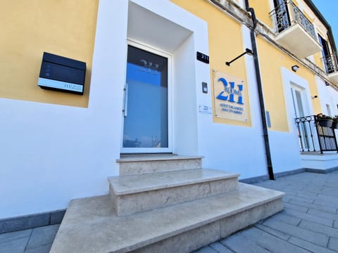 Facade/entrance