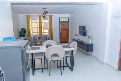 TV and multimedia, Seating area, Dining area