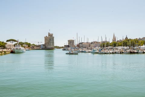 Nearby landmark, Day, Natural landscape, City view, River view, Sea view