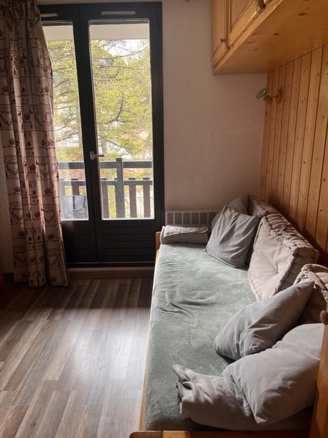 Vue montagne, proche remontées mécaniques et commodités, Risoul Apartment in Piedmont