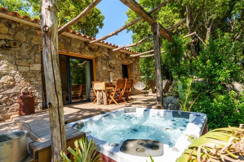 LA PAUSE - 3 villas avec Jacuzzi privatif à chisà House in Corsica