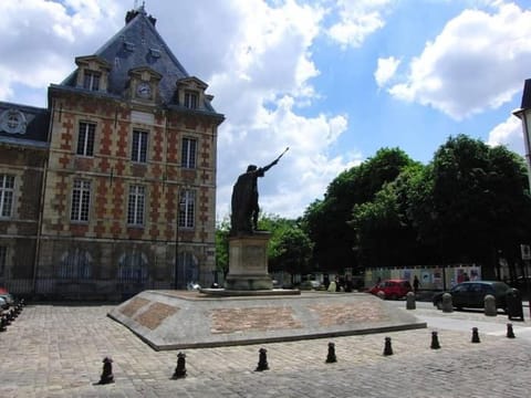 Nearby landmark