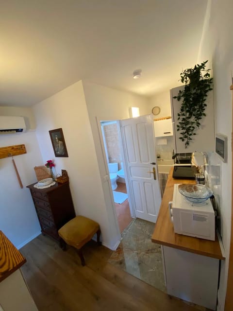 Kitchen or kitchenette, oven, stove, air conditioner