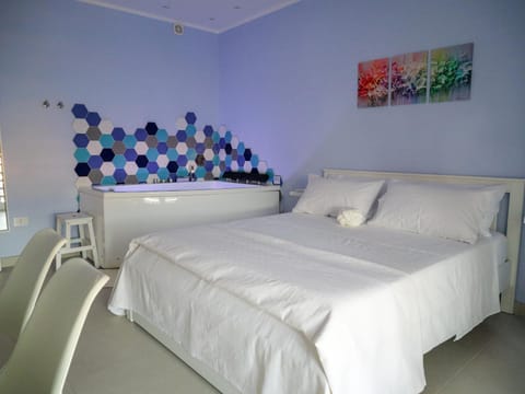 Hot Tub, Bedroom