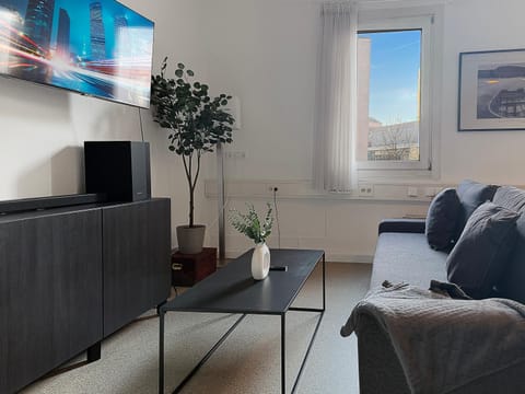 Communal lounge/ TV room, TV and multimedia, Living room, Seating area, Evening entertainment