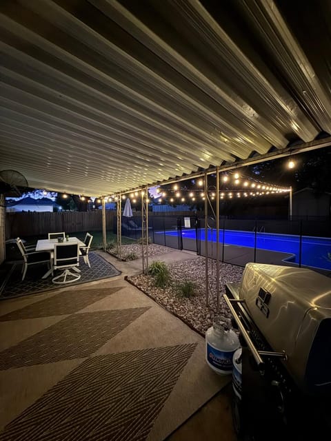 Scissortail Springs- Pool - Fire pit - Games House in Springfield