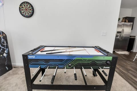 Family-Friendly 4 Bed & 2 Bath Oasis with Fully Equipped Kitchen & Relaxing Vibes House in Katy