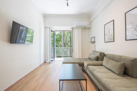 TV and multimedia, Living room, Seating area, air conditioner