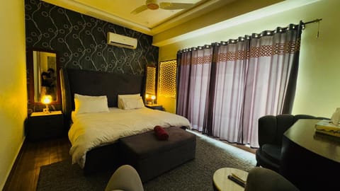 Bed, TV and multimedia, Bedroom, air conditioner