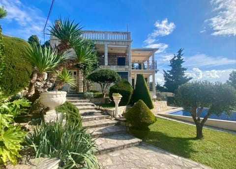 Property building, Garden, Swimming pool
