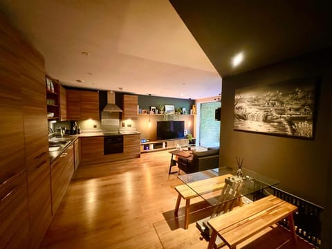 Kitchen or kitchenette, Living room, Seating area, Dining area