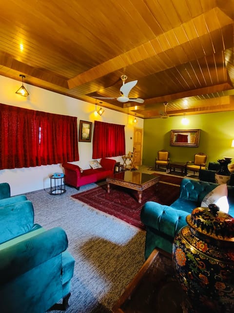 Living room, Seating area, Evening entertainment