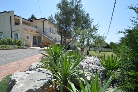 Location, children, Family