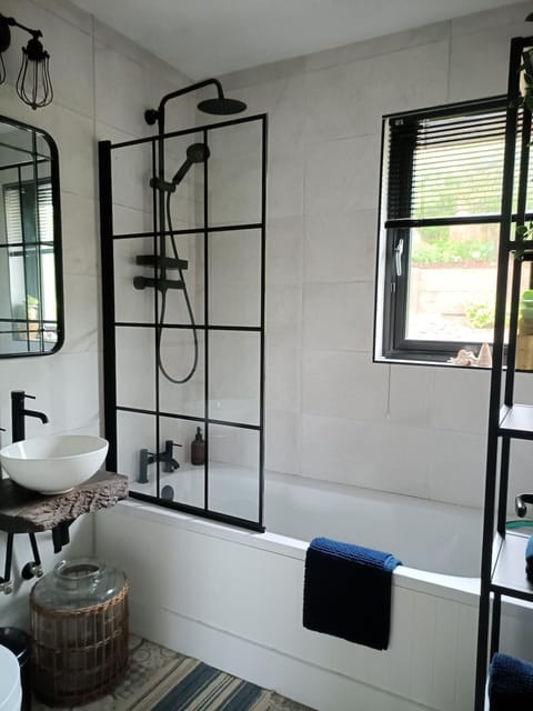 Shower, Bathroom, Bath, towels