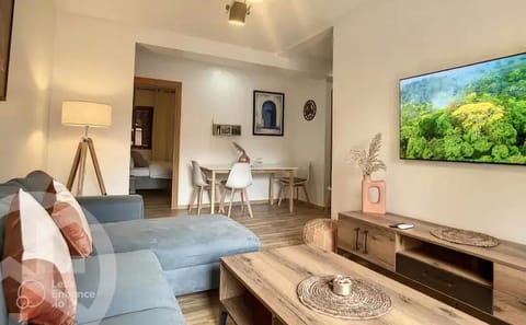 Communal lounge/ TV room, TV and multimedia, Living room, Seating area, Dining area, Breakfast