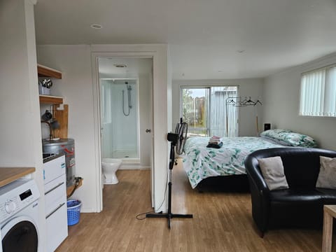 a private and sunny unit in the middle of north shore Apartment in Auckland