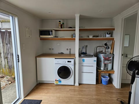 a private and sunny unit in the middle of north shore Apartment in Auckland