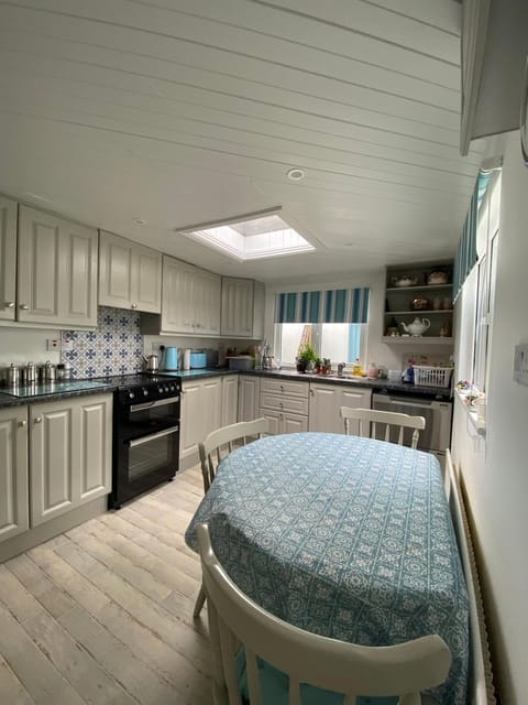 1800's Cosy Cottage in Dungarvan House in County Waterford