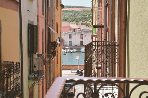 Property building, Day, Natural landscape, View (from property/room), Balcony/Terrace, River view
