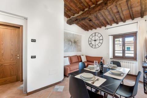 GOLDEN LUXE - Luxury Penthouse Duomo View Pietrasanta Apartment in Pietrasanta