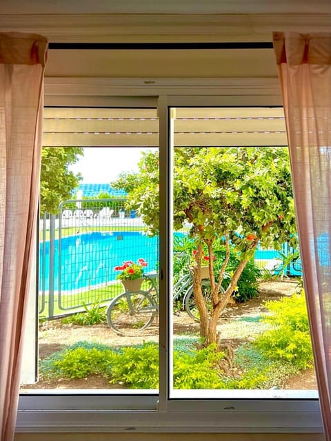 Balcony/Terrace, Pool view, Sea view, Swimming pool