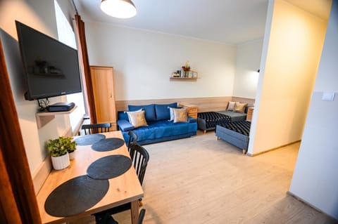 Communal lounge/ TV room, TV and multimedia, Kitchen or kitchenette, Living room, Seating area, Dining area, Evening entertainment