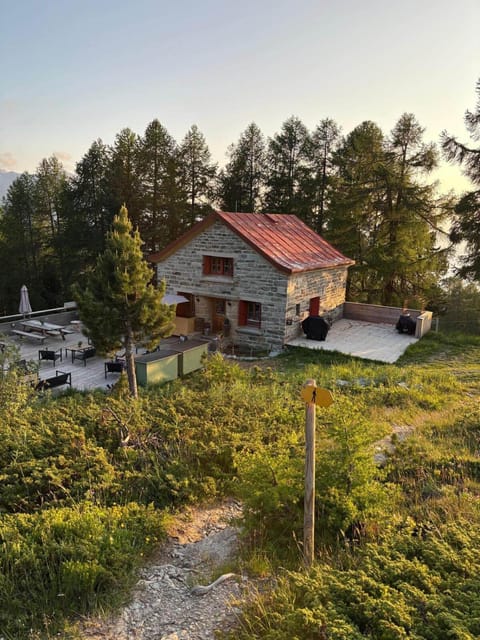 Property building, Restaurant/places to eat, Spring, Day, Natural landscape, Summer, Skiing, View (from property/room), Hiking, Garden view, Mountain view, Mountain view