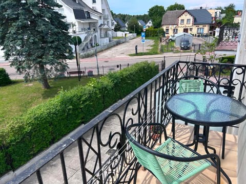 Neighbourhood, View (from property/room), Balcony/Terrace, Street view