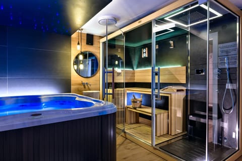 Shower, Hot Tub, Bathroom