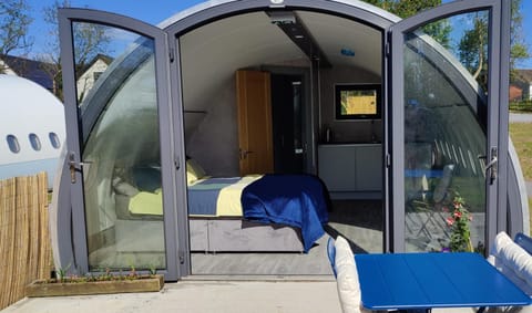 Canal Stay Luxury tent in Longford