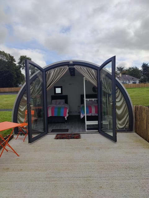Canal Stay Luxury tent in Longford