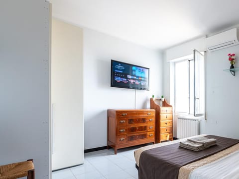 Bedroom, air conditioner