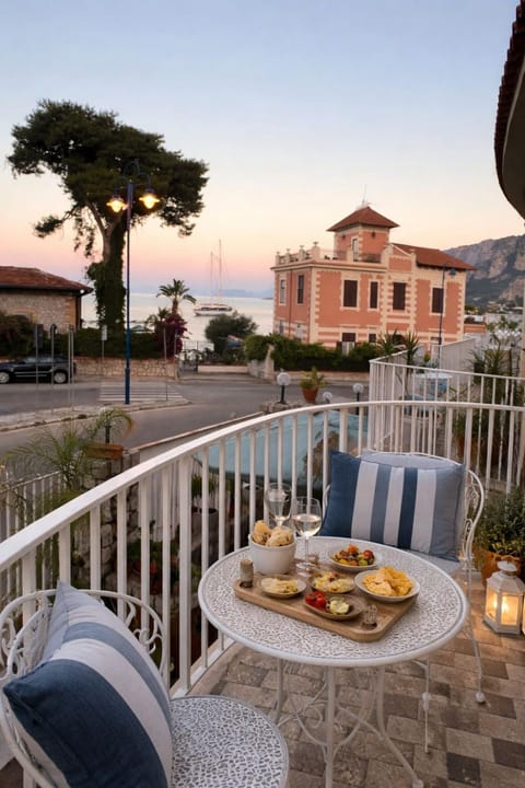 Natural landscape, View (from property/room), Balcony/Terrace