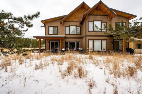 Winter Park Getaway 4 BR Townhouse w Hot Tub House in Fraser