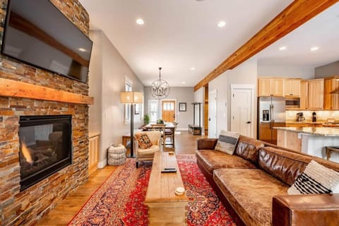 Winter Park Getaway 4 BR Townhouse w Hot Tub House in Fraser