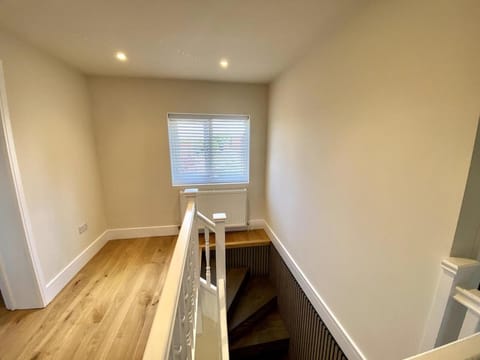 Luxury 5 Bedrooms House in Milton Keynes Apartment in Aylesbury Vale