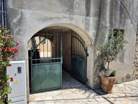 Stone house Pietro House in Šibenik-Knin County, Croatia