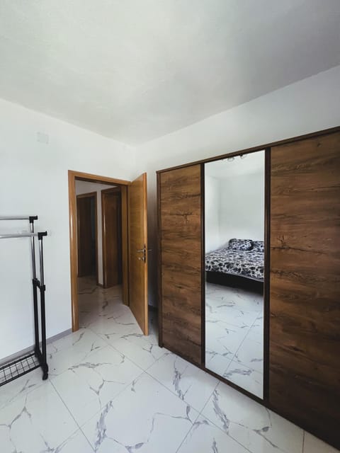 Bedroom, wardrobe