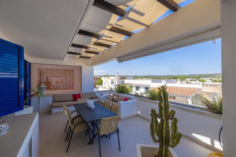 Patio, Day, View (from property/room), Balcony/Terrace, Living room, Seating area