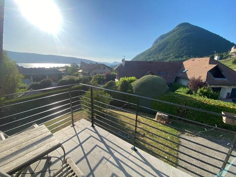Balcony/Terrace, Lake view, Mountain view